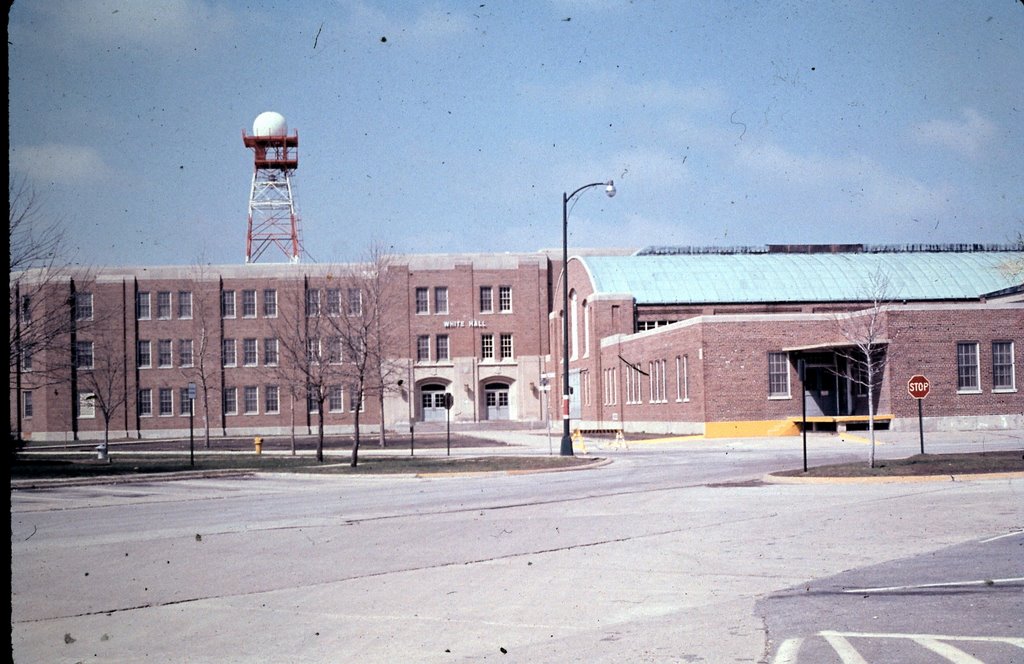 CHANUTE  AFB  1969,   WHITE HALL WITH CPS-9 WEATHER RADAR TOWER IN REAR   WEATHER OBSERVER SCHOOL  JAN , 1969, Брук