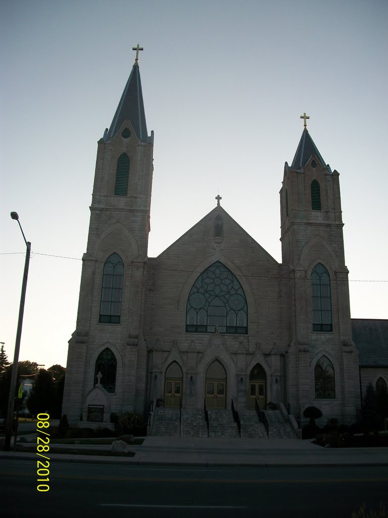 St. Patrick Catholic Church at sundown; Kokomo, IN, Галвестон