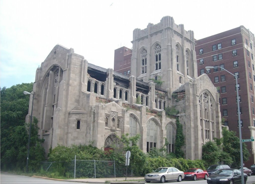 City Methodist Church. Abandoned since 1975, Гари