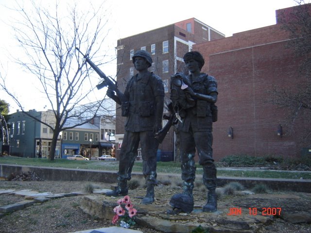 Desert Storm War Memorial, Евансвилл