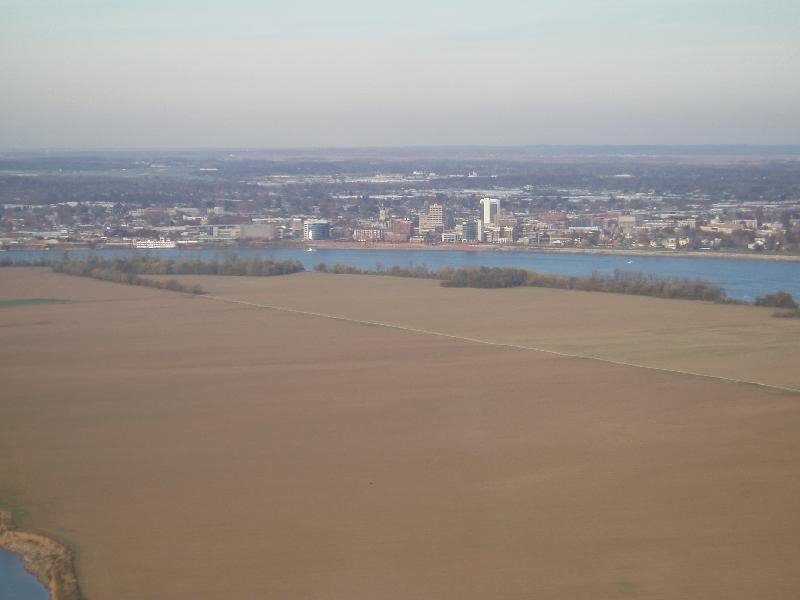 AERIAL VIEW OF DOWNTOWN EVANSVILLE, INDIANA (FROM KENTUCKY), Евансвилл