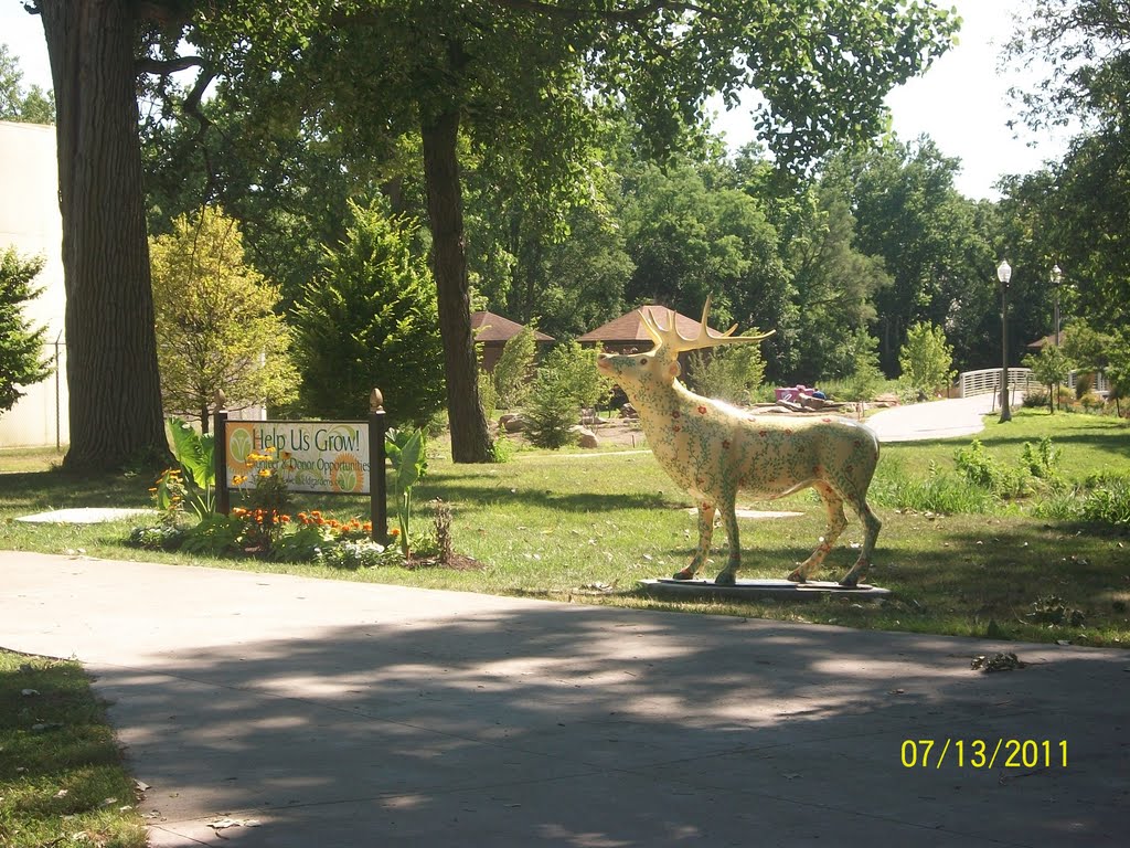 Elk statue at Wellfield Botanical Garden; Elkhart, IN, Елкхарт
