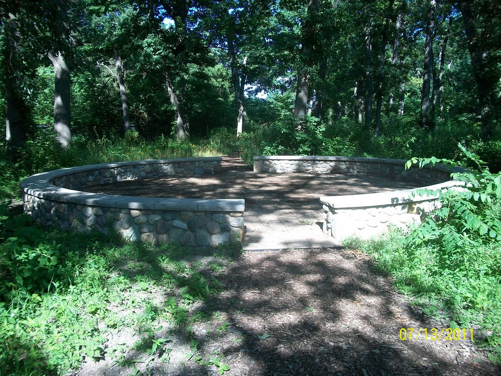 Council Ring at Wellfield Botanical Garden; Elkhart, IN, Елкхарт