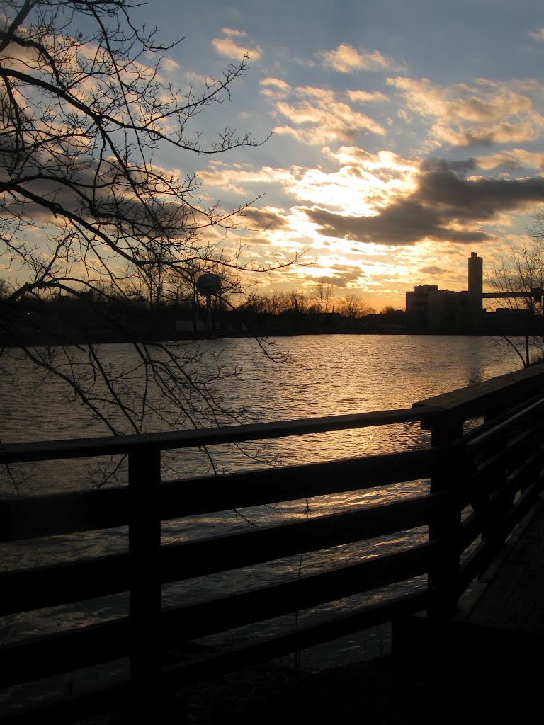 Sunset on the Eel River from the River Bluff Trail, Логанспорт