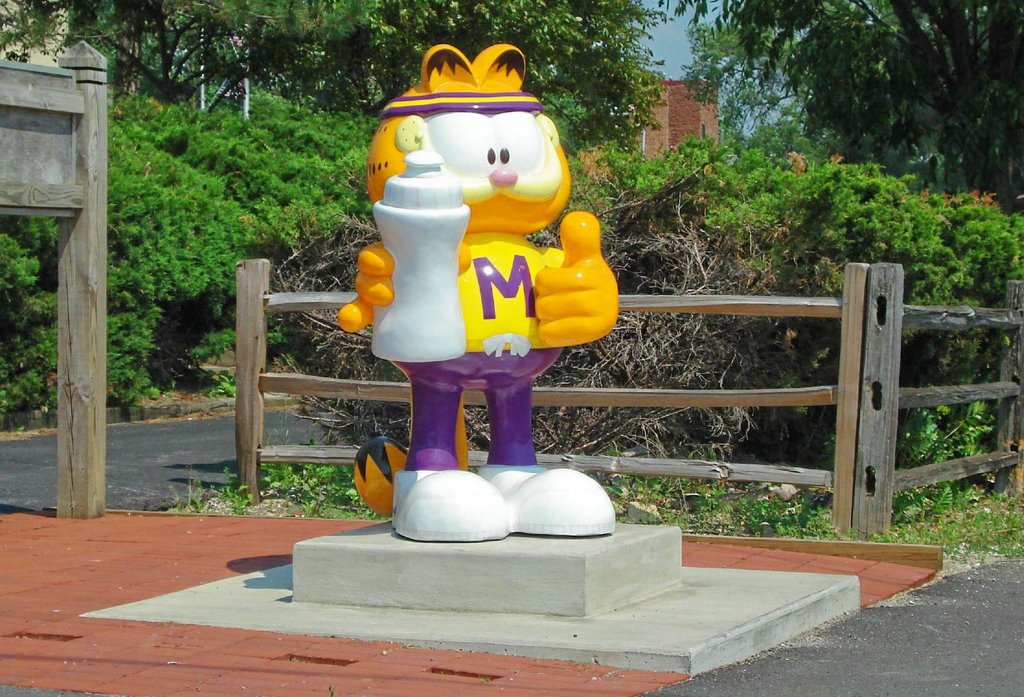 Garfield by Jim Davis Statue-Marion Giant Garfield, Марион
