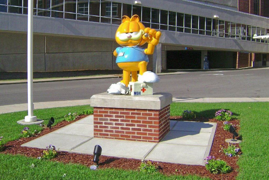 Garfield by Jim Davis Statue-Marion General Hospital Statue, Марион
