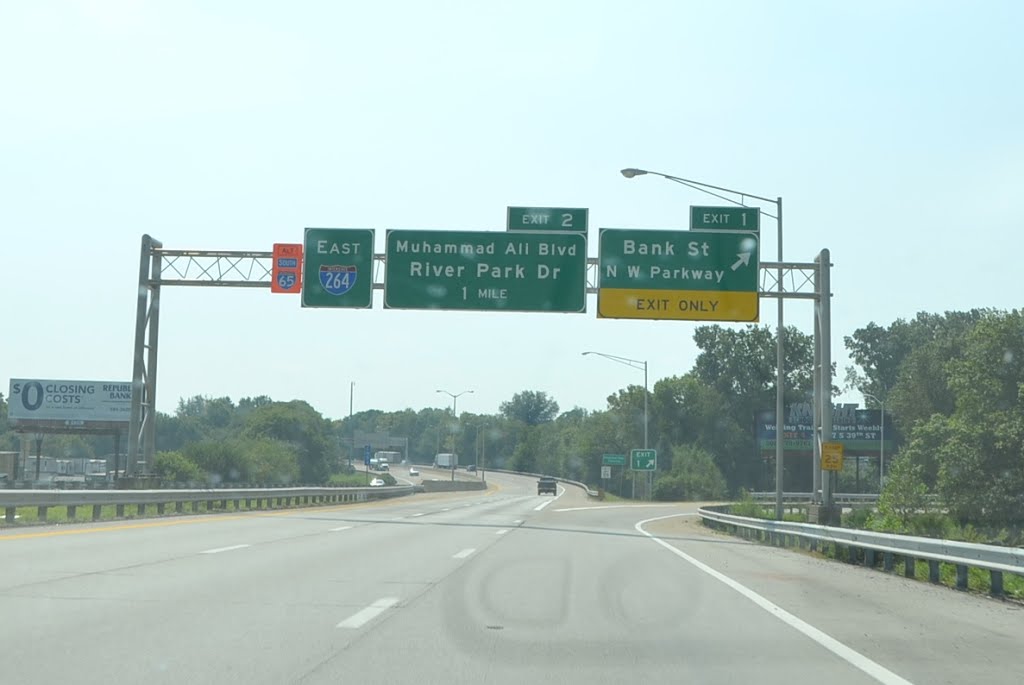 Bank Street Exit off of Interstate 264, Eastbound, Нью-Олбани