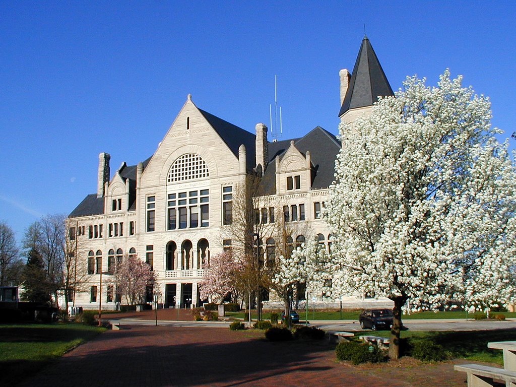 Wayne County, Indiana Courthouse in Spring, Ричмонд