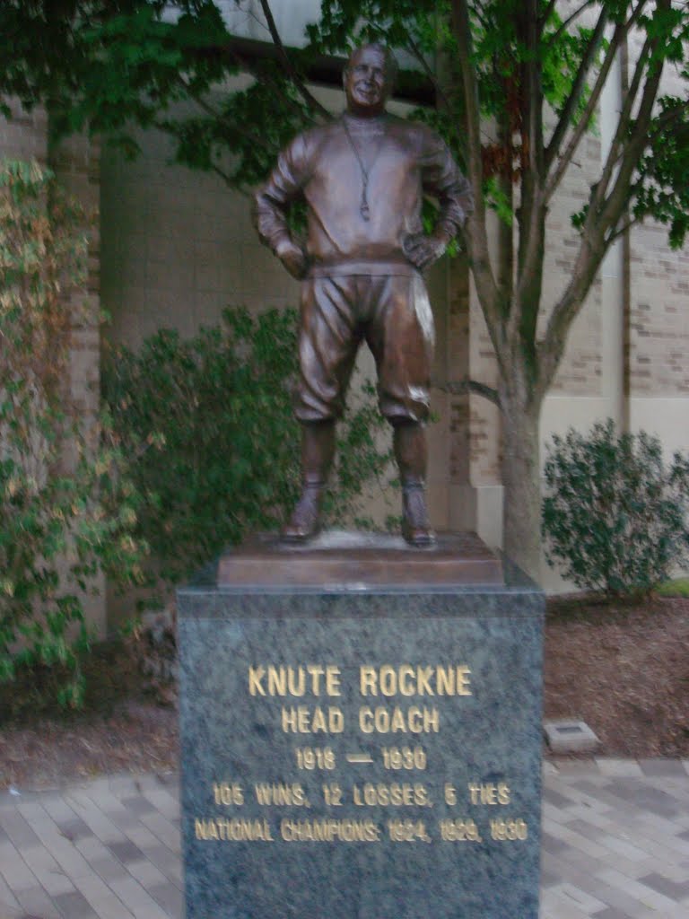 Knute Rockne Statue, Notre Dame Stadium, Саут-Бенд