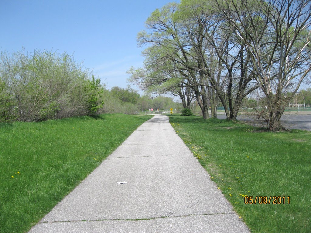 Erie Lackawanna Trail looking south from Highland St., Хаммонд