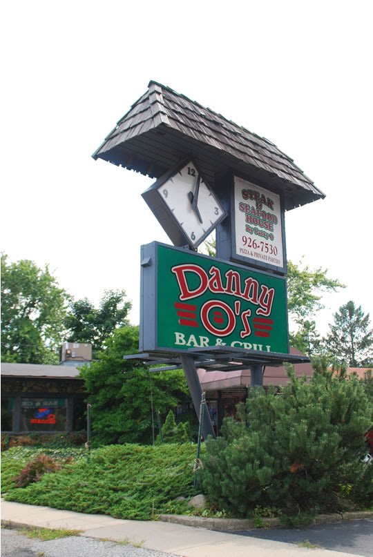 Danny Os Bar & Grill, Честертон
