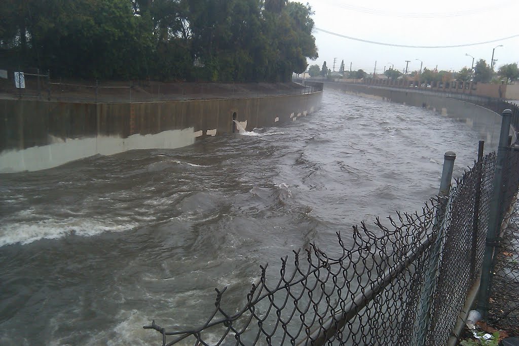 Dominguez Channel downstream of Redondo Beach Blvd, Алондра-Парк