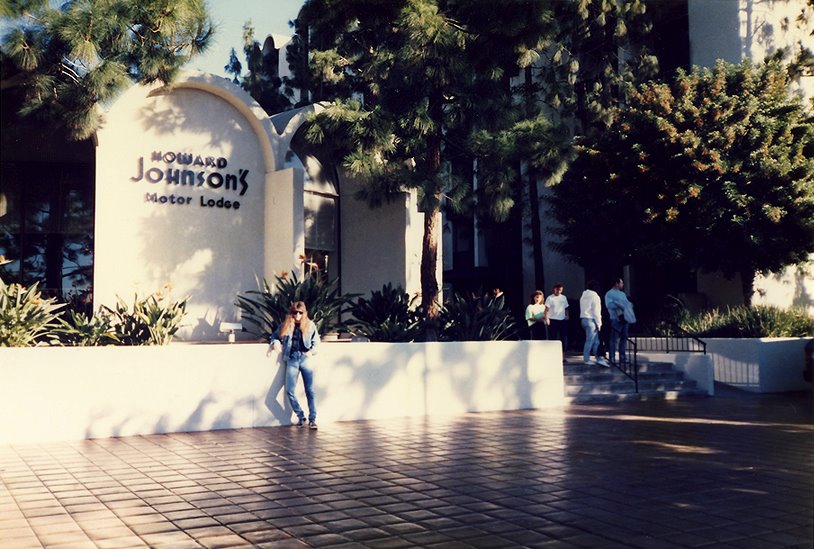 Across the street from Disneyland (Jan/2/1989), Анахейм