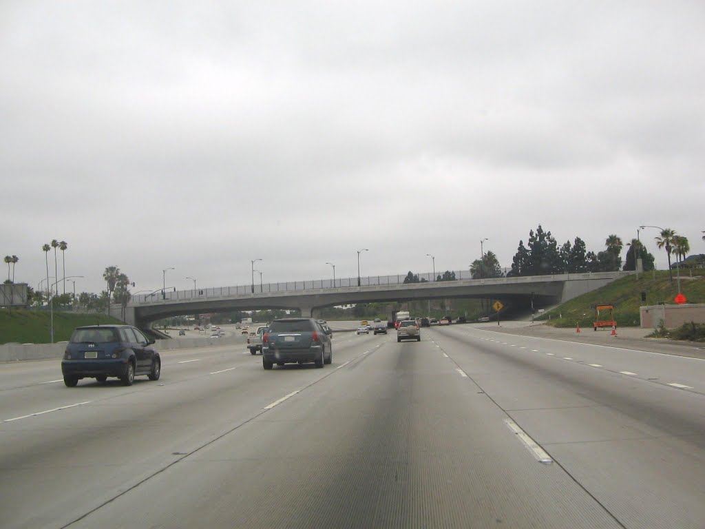 I-5 in Orange county near Lincoln Avenue. Much of I-5 in Orange County was widened & reconfigured. The section of I-5 was widened from CA-55 to CA-22 & CA-57 in about 1997, from CA-57 to CA-91 in 2001, & from CA-91 to the Los Angeles county line in 2010. , Анахейм