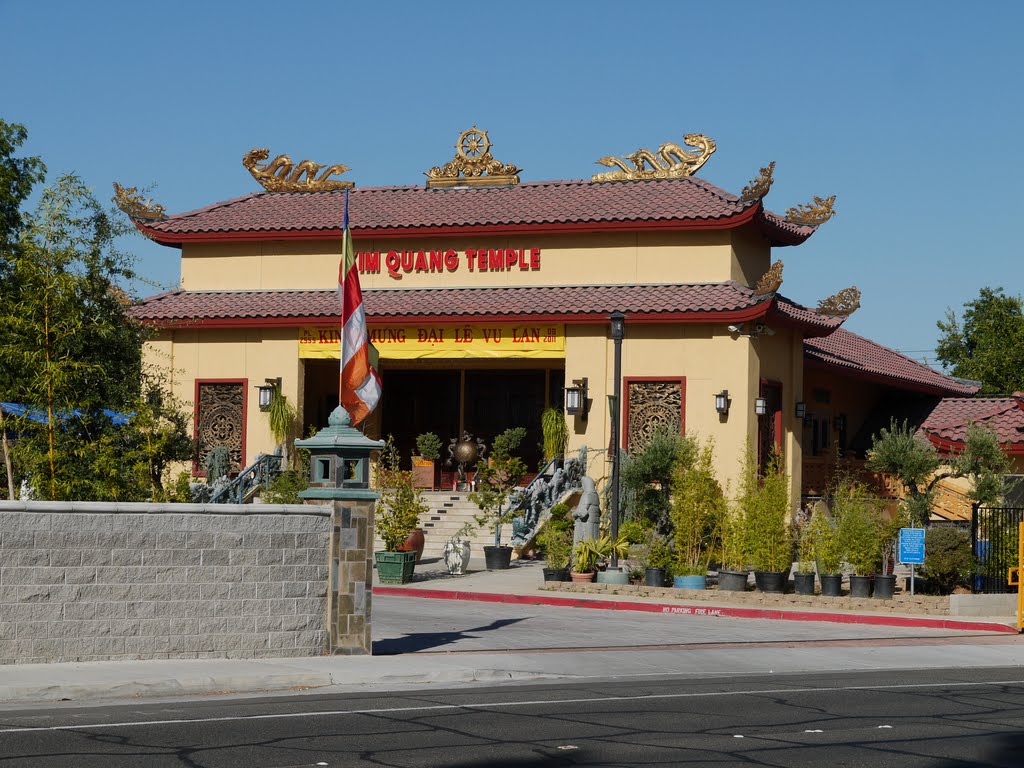 Kim Quang Temple in Sacramento, Арден