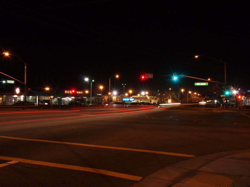 Intersection of Watt Ave. & Arden Way at night., Арден