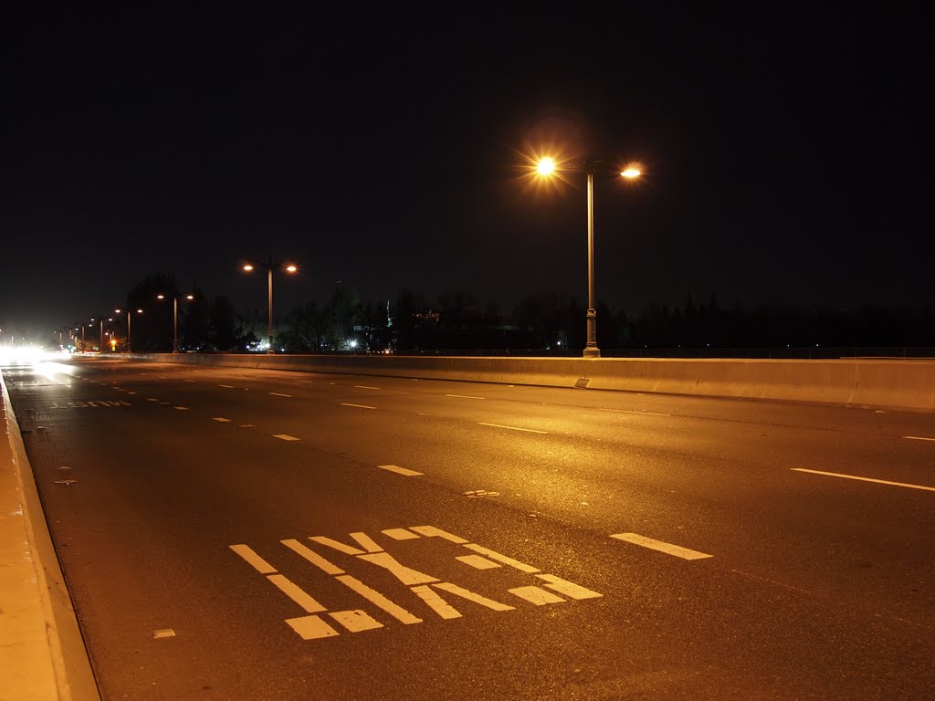 Watt Ave at American River/La Riviera Dr. (southbound lane at night), Арден