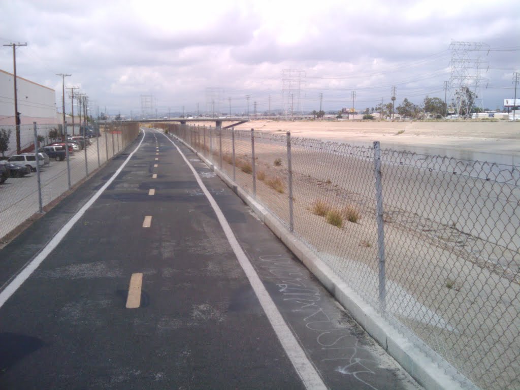 bike path on LA river, Белл