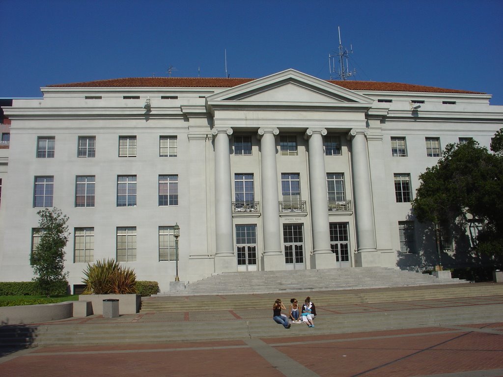 Sproul Hall, Berkeley, CA, Беркли