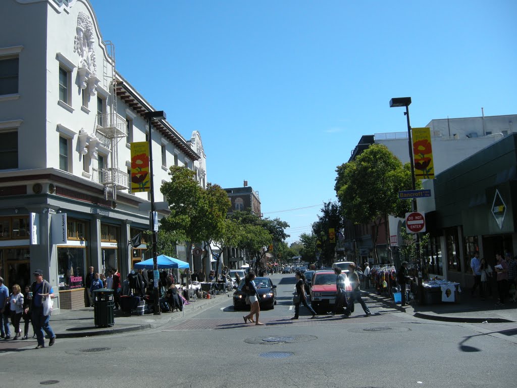 Telegraph Ave in the daytime - Aug 2010, Беркли