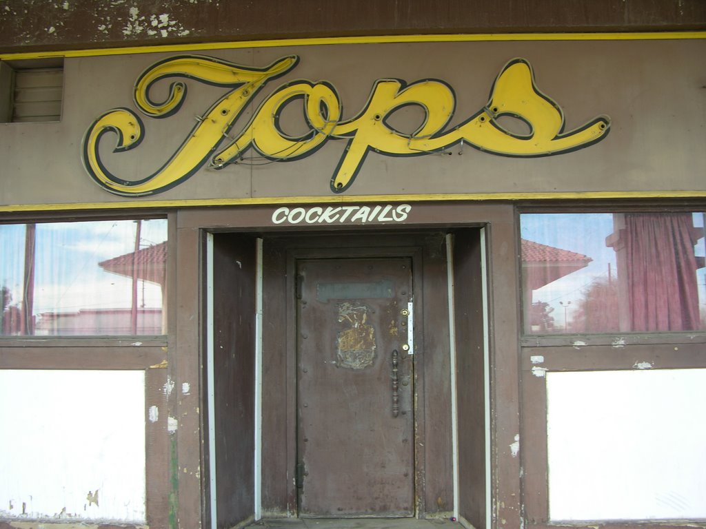 Tops Cocktails - Local Bar, Броули
