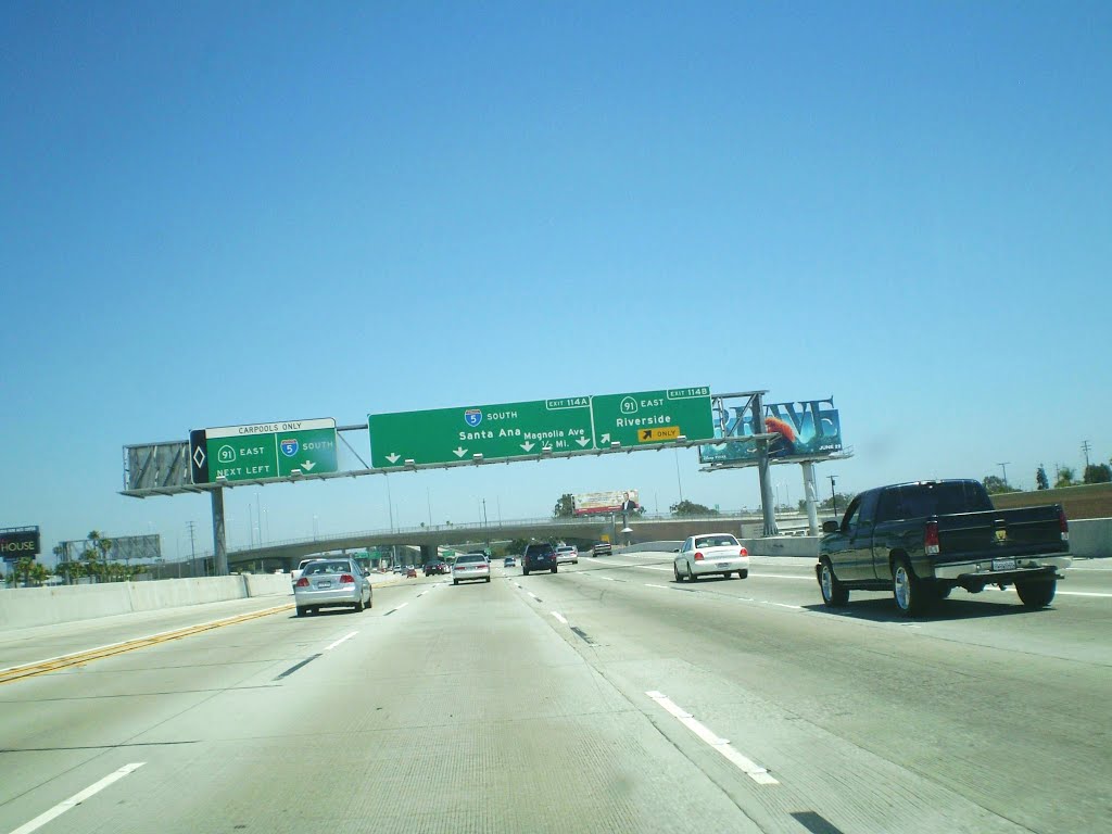 I-5 reaches the interchange with CA-91 which was widened in the late 90s & early 2000s. The section of I-5 from CA-91 to Lincoln avenue was widened in 2001. The interchange doesnt provide access in every direction; drivers going from 5 south to 91 west mu, Буэна-Парк