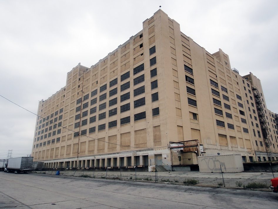 Monolith Sears warehouse @ Olympic & Soto, Вернон