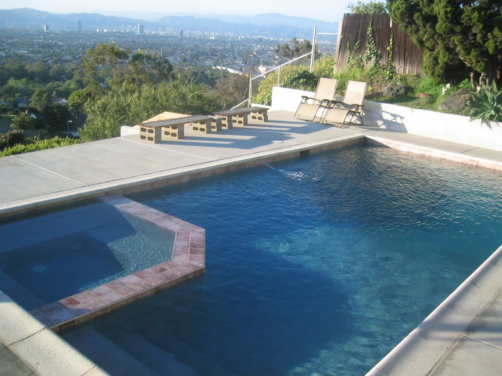 LA Pool with view of Hollywood sign, Вью-Парк