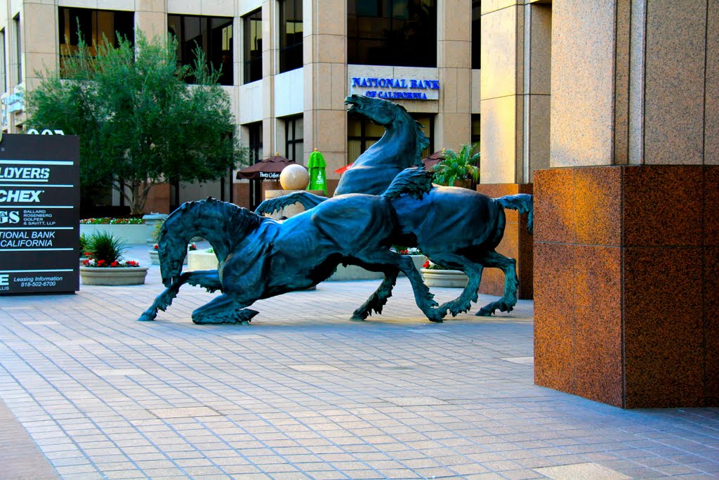 Horse sculpture on Brand Blvd., Glendale, California, Глендейл