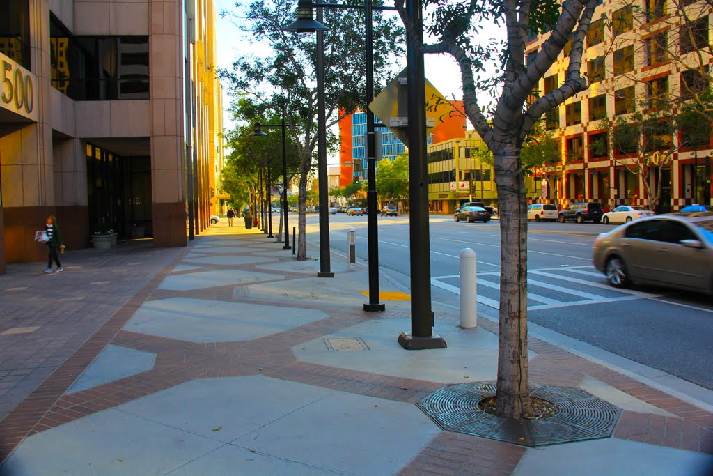Sidewalks on Brand Blvd., Glendale, California, Глендейл