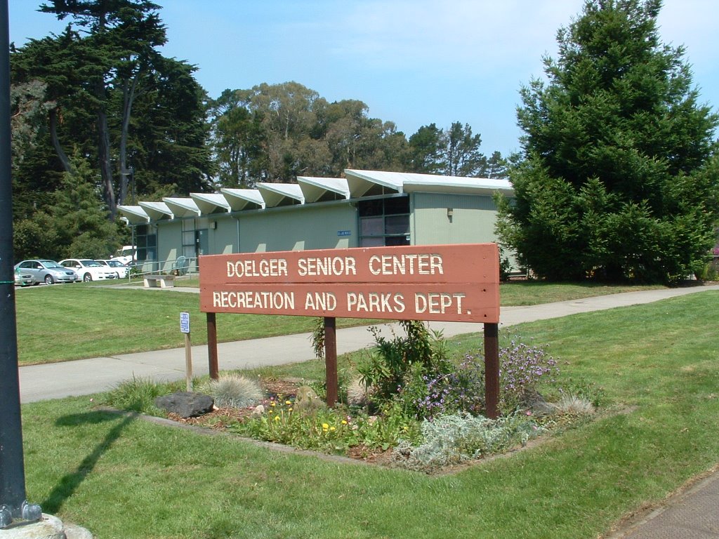 Doelger Senior Center -101 Lake Merced Boulevard, Daly City, CA, Дейли-Сити