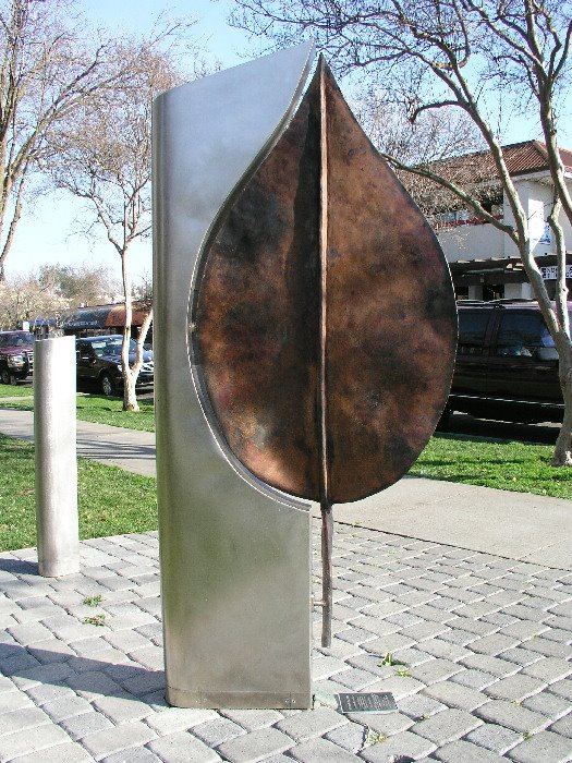 Bronze Leaf public sculpture for Tree Davis by Gilbert Menke, Davis artist, Дэвис