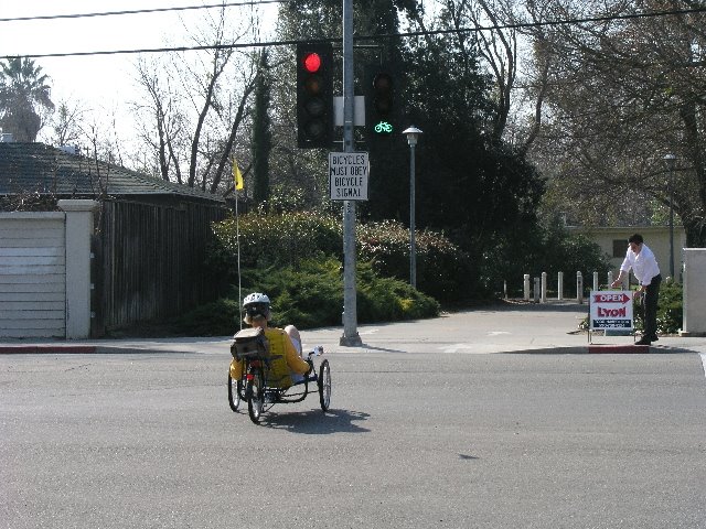 Bicycle-specific traffic signals in Davis, California, Дэвис