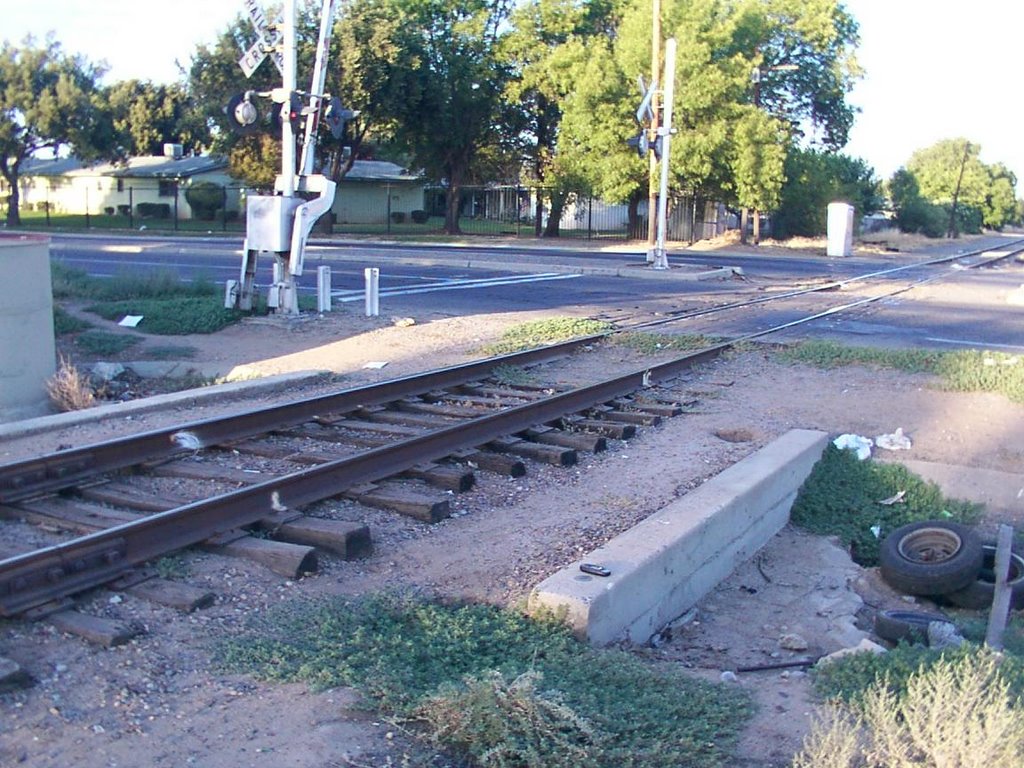 Chestnut Avenue Railroad Crossing (View Northeast), Истон