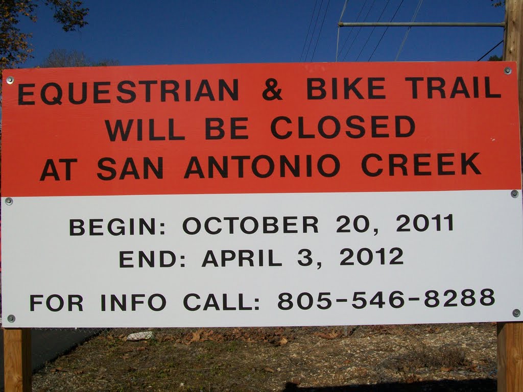 Bike trail closed sign, Каситас-Спрингс