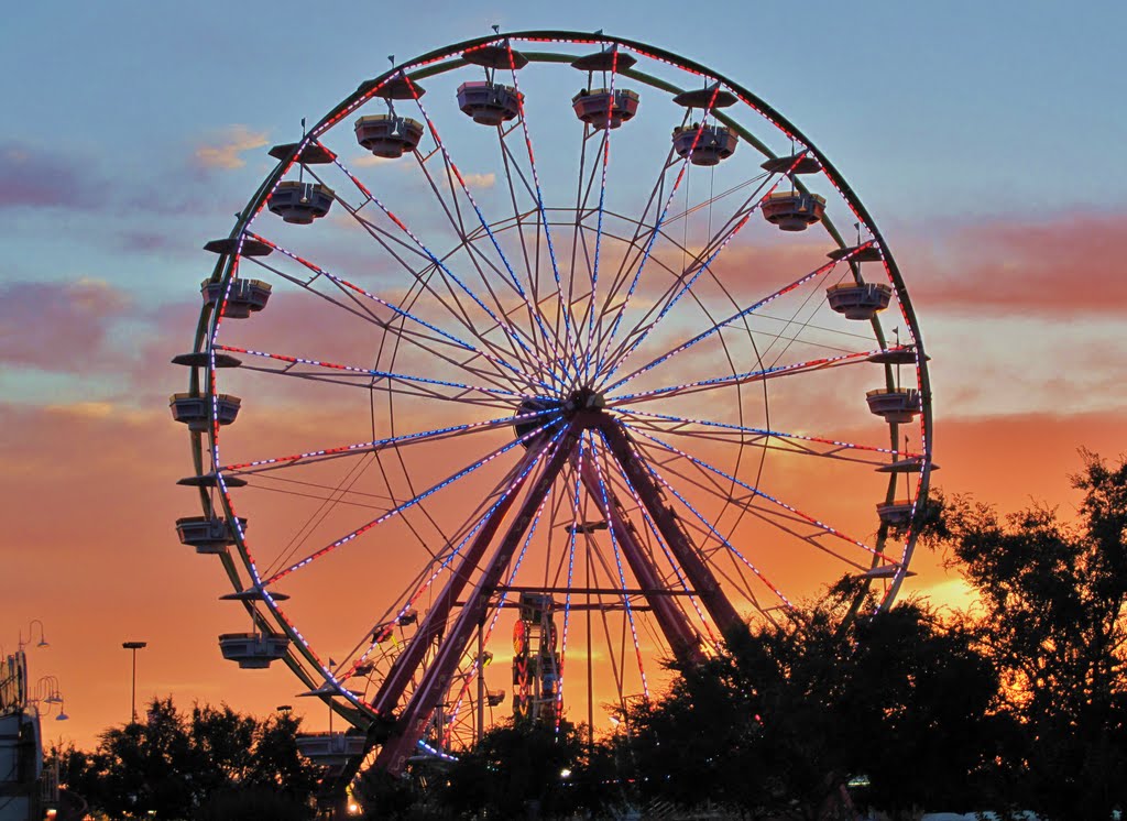 Ferris wheel at Sierra Vista Mall Clovis, Ca., Кловис