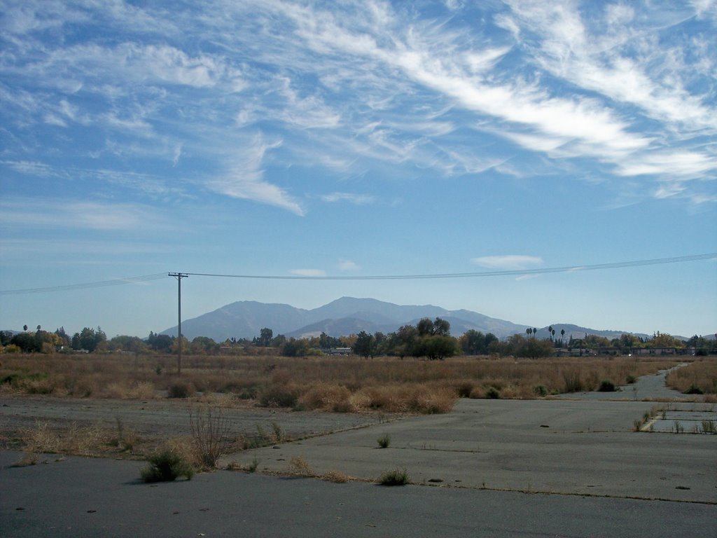 Mount Diablo from Concord Naval Weapons Station Airfield, Конкорд