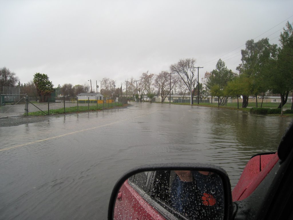 Driving the car thru the flooded Olivera Road, Конкорд