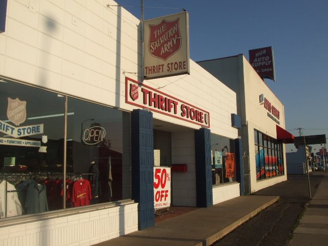 The Salvation Army Thrift Store (Front of Store), Коста-Меса