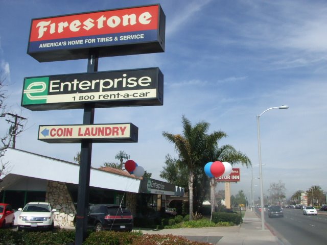 Firestone Enterprise Rent a Car and Coin Laundry (Street Signage), Коста-Меса