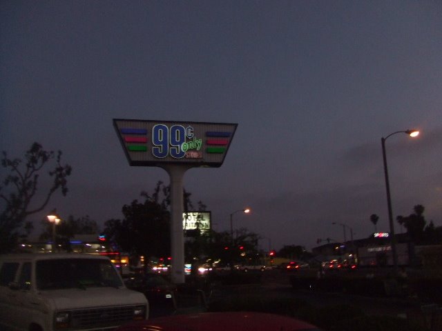 .99 Cent Store Parking Lot Sign at Night, Коста-Меса