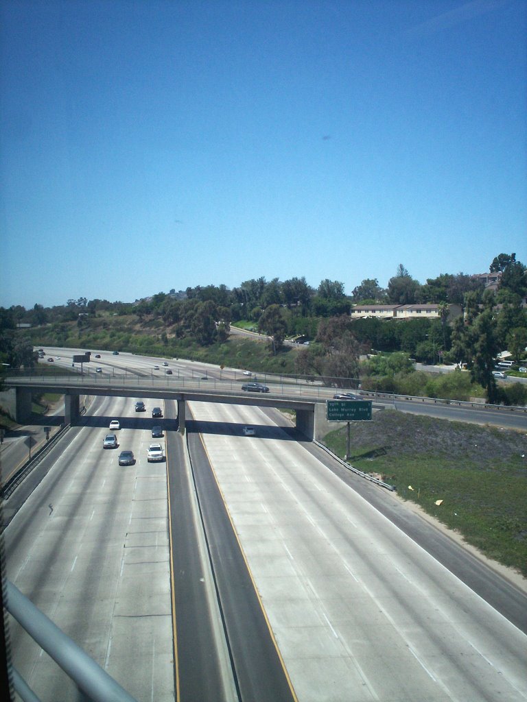 Freeway 8 a la altura del Cotsco de la Mesa California 2 millas antes de la calle 70th., Ла-Меса
