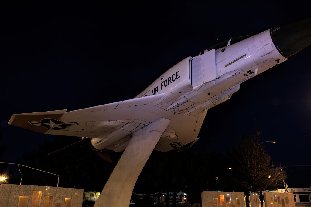 USAF Jet at Boeing Plaza, Ланкастер