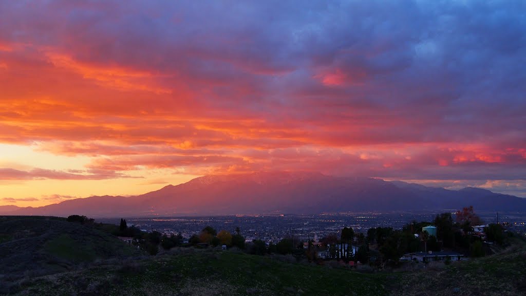 Winter sunset, San Bernardino Valley and San Gabriel Mountains from the Loma Linda Hills, Линда