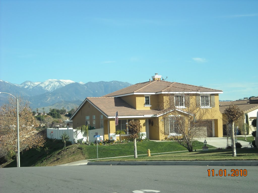 Ciudad de Loma Linda, vista invernal hacia los Mtes. de San Bernardino, Линда