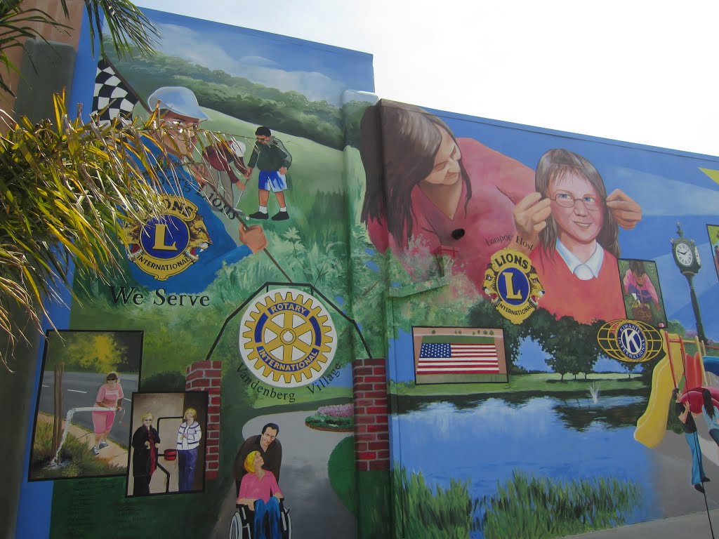 Lompoc Services Mural in Lompoc, California - Left Side, Ломпок