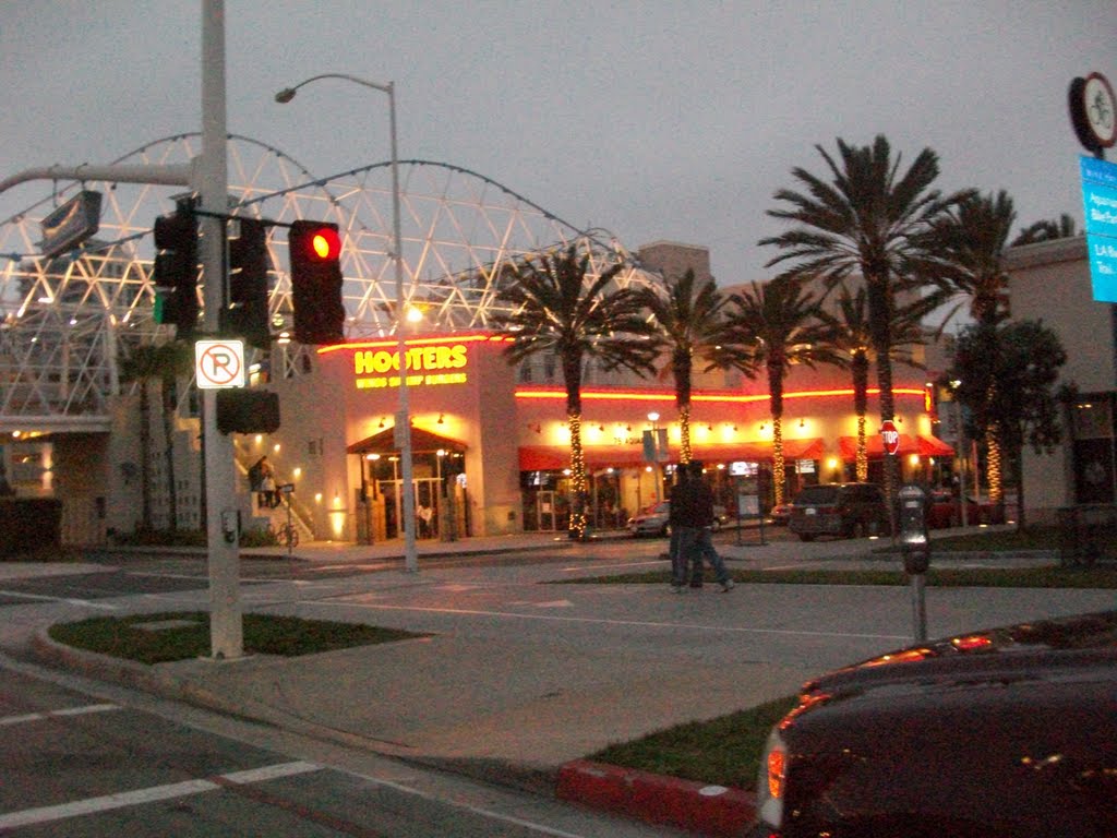 Long Beach Hooters, Лонг-Бич