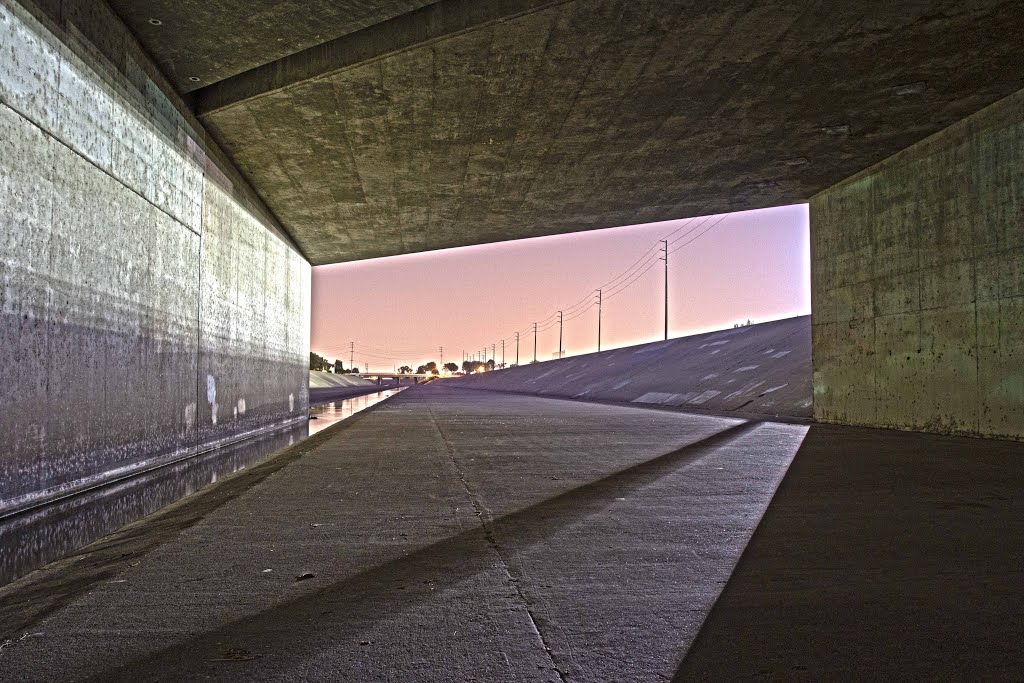 605 Overpass at Night, Лос Аламитос