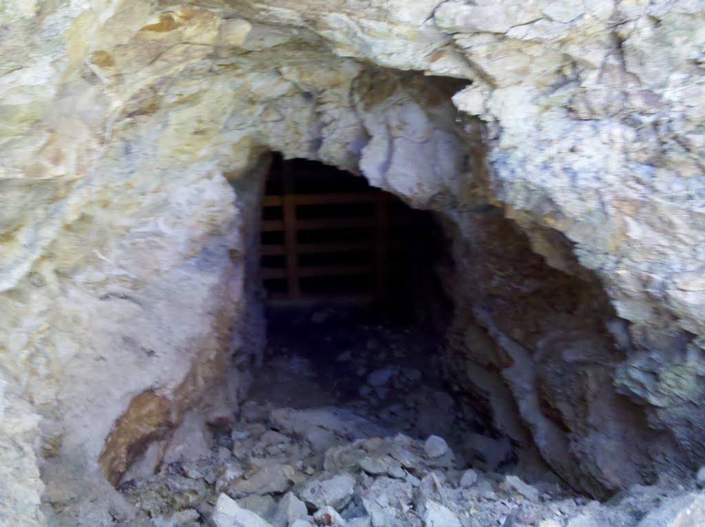 Old gold mine, Лос-Ньетос