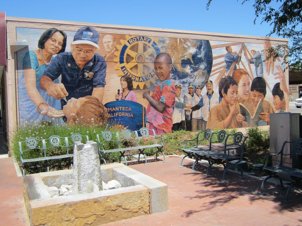 "Service Above All" Mural in Manteca, California, Мантека